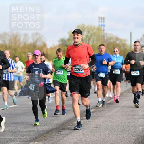 12.04.2026 - 45. Internationalen Wilhelmsburger Insellauf Dr. Thomas Lammeyer http://msf.ph/oto/9434226 12.04.2026 09:20:32 Laufen 2263, 4739, 958, 4703, 2262, 3468, 33, 2600, 5557 meine-sportfotos.de