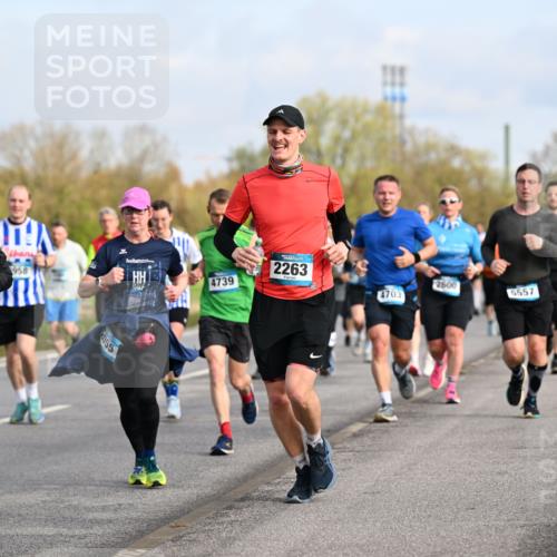 12.04.2026 - 45. Internationalen Wilhelmsburger Insellauf Dr. Thomas Lammeyer http://msf.ph/oto/9434227 12.04.2026 09:20:32 Laufen 468, 2262, 958, 055, 2263, 4739, 2600, 4703, 5557 meine-sportfotos.de