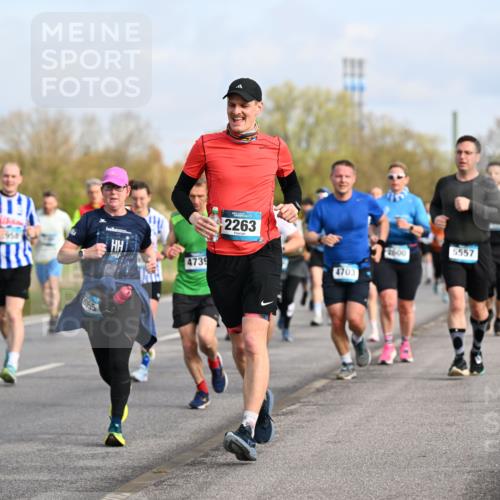 12.04.2026 - 45. Internationalen Wilhelmsburger Insellauf Dr. Thomas Lammeyer http://msf.ph/oto/9434228 12.04.2026 09:20:32 Laufen 2262, 958, 4739, 2263, 2055, 4703, 2600, 5557 meine-sportfotos.de