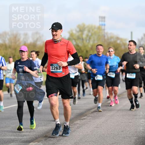 12.04.2026 - 45. Internationalen Wilhelmsburger Insellauf Dr. Thomas Lammeyer http://msf.ph/oto/9434230 12.04.2026 09:20:33 Laufen 2263, 2055, 4703, 1600, 5557 meine-sportfotos.de