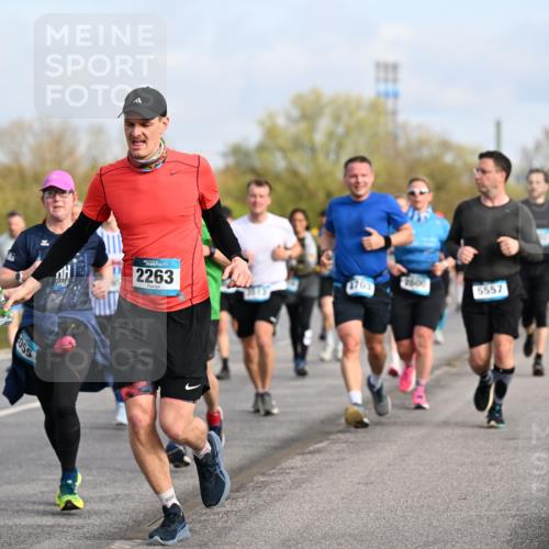 12.04.2026 - 45. Internationalen Wilhelmsburger Insellauf Dr. Thomas Lammeyer http://msf.ph/oto/9434231 12.04.2026 09:20:33 Laufen 2458, 055, 2263, 4703, 1600, 5557 meine-sportfotos.de
