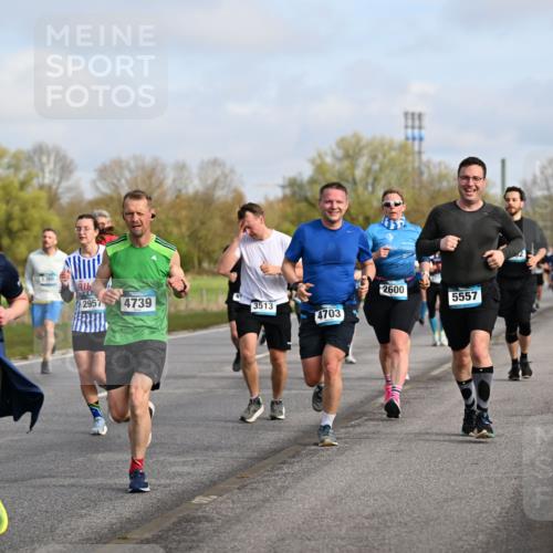 12.04.2026 - 45. Internationalen Wilhelmsburger Insellauf Dr. Thomas Lammeyer http://msf.ph/oto/9434239 12.04.2026 09:20:34 Laufen 295, 4739, 3513, 2600, 5557, 4703 meine-sportfotos.de