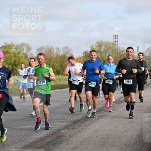 12.04.2026 - 45. Internationalen Wilhelmsburger Insellauf Dr. Thomas Lammeyer http://msf.ph/oto/9434240 12.04.2026 09:20:34 Laufen 2600, 5557, 3513, 4739, 4703 meine-sportfotos.de