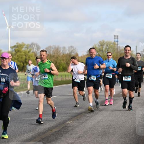 12.04.2026 - 45. Internationalen Wilhelmsburger Insellauf Dr. Thomas Lammeyer http://msf.ph/oto/9434241 12.04.2026 09:20:35 Laufen 2600, 4739, 4703, 295, 3513, 5557, 02 meine-sportfotos.de