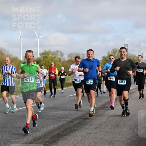12.04.2026 - 45. Internationalen Wilhelmsburger Insellauf Dr. Thomas Lammeyer http://msf.ph/oto/9434248 12.04.2026 09:20:36 Laufen 2958, 498, 4739, 3513, 4703, 2600, 5557, 1602 meine-sportfotos.de