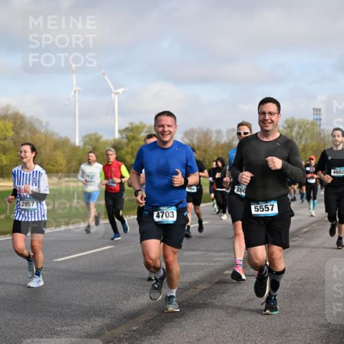 12.04.2026 - 45. Internationalen Wilhelmsburger Insellauf Dr. Thomas Lammeyer http://msf.ph/oto/9434253 12.04.2026 09:20:37 Laufen 2957, 4739, 4703, 260, 5557, 4602 meine-sportfotos.de