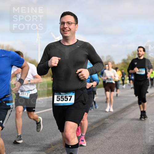 12.04.2026 - 45. Internationalen Wilhelmsburger Insellauf Dr. Thomas Lammeyer http://msf.ph/oto/9434259 12.04.2026 09:20:38 Laufen 4703, 3513, 5557 meine-sportfotos.de