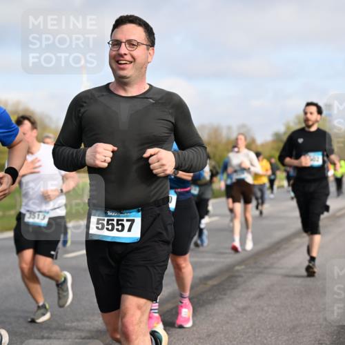 12.04.2026 - 45. Internationalen Wilhelmsburger Insellauf Dr. Thomas Lammeyer http://msf.ph/oto/9434260 12.04.2026 09:20:38 Laufen 4703, 3513, 5557 meine-sportfotos.de