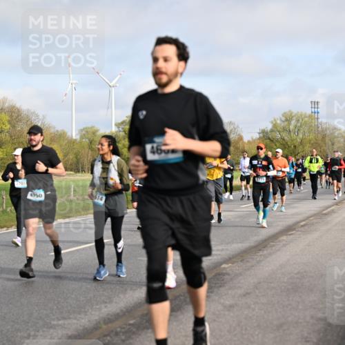 12.04.2026 - 45. Internationalen Wilhelmsburger Insellauf Dr. Thomas Lammeyer http://msf.ph/oto/9434268 12.04.2026 09:20:40 Laufen 2701, 4750, 614, 46, 5775 meine-sportfotos.de