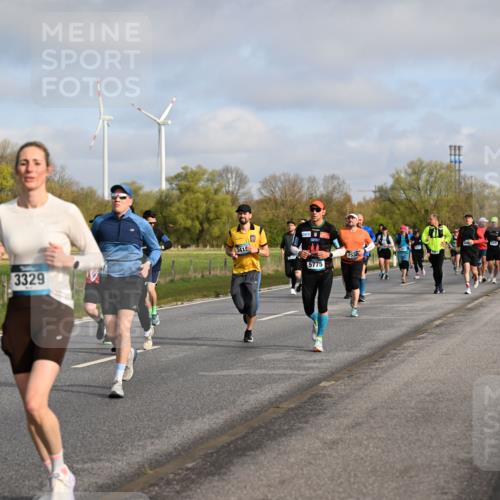 12.04.2026 - 45. Internationalen Wilhelmsburger Insellauf Dr. Thomas Lammeyer http://msf.ph/oto/9434274 12.04.2026 09:20:41 Laufen 614, 3329, 341, 5775 meine-sportfotos.de