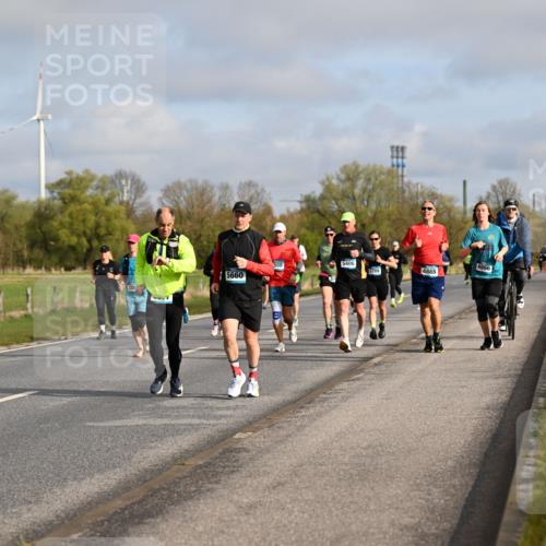 12.04.2026 - 45. Internationalen Wilhelmsburger Insellauf Dr. Thomas Lammeyer http://msf.ph/oto/9434297 12.04.2026 09:20:47 Laufen 5047, 5406, 4866, 5789, 4865, 5660 meine-sportfotos.de