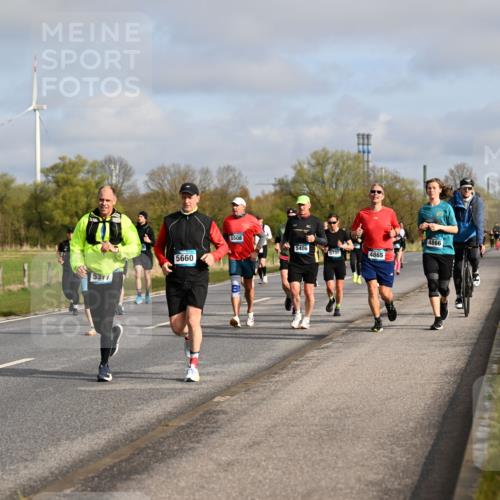 12.04.2026 - 45. Internationalen Wilhelmsburger Insellauf Dr. Thomas Lammeyer http://msf.ph/oto/9434299 12.04.2026 09:20:48 Laufen 537, 5660, 5508, 4866, 5406, 5789, 4865 meine-sportfotos.de