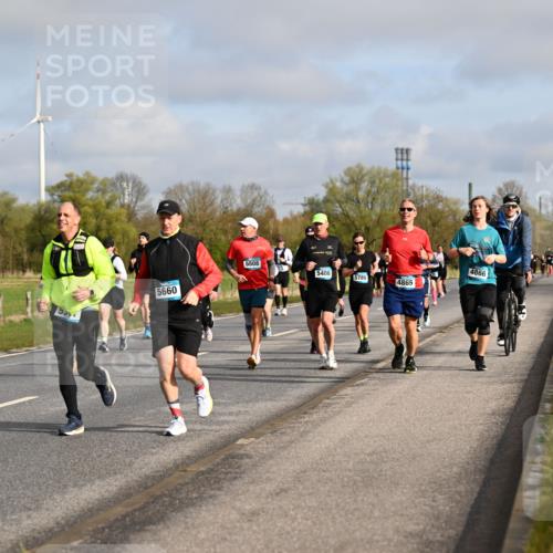 12.04.2026 - 45. Internationalen Wilhelmsburger Insellauf Dr. Thomas Lammeyer http://msf.ph/oto/9434302 12.04.2026 09:20:48 Laufen 5660, 5508, 4866, 5406, 5789, 4865 meine-sportfotos.de