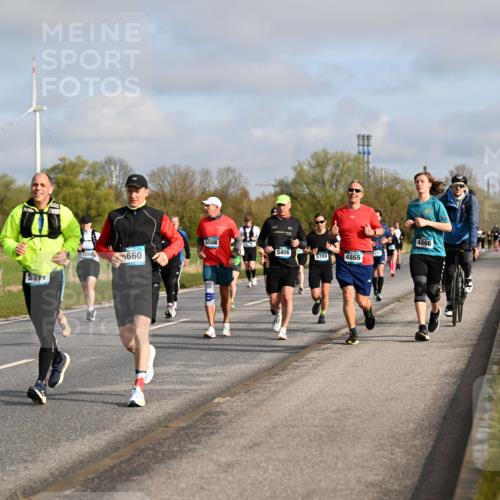 12.04.2026 - 45. Internationalen Wilhelmsburger Insellauf Dr. Thomas Lammeyer http://msf.ph/oto/9434304 12.04.2026 09:20:48 Laufen 5317, 5508, 4866, 5406, 2283, 660, 5789, 4865 meine-sportfotos.de