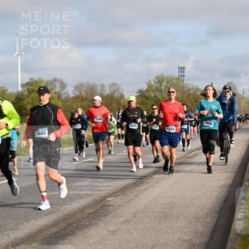 12.04.2026 - 45. Internationalen Wilhelmsburger Insellauf Dr. Thomas Lammeyer http://msf.ph/oto/9434305 12.04.2026 09:20:49 Laufen 5317, 5660, 5508, 4866, 4277, 5406, 5789, 4865 meine-sportfotos.de