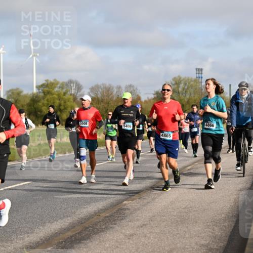 12.04.2026 - 45. Internationalen Wilhelmsburger Insellauf Dr. Thomas Lammeyer http://msf.ph/oto/9434310 12.04.2026 09:20:50 Laufen 3060, 2869, 5508, 5406, 4865, 2655, 2231, 4866 meine-sportfotos.de