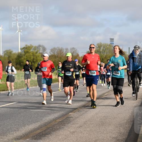 12.04.2026 - 45. Internationalen Wilhelmsburger Insellauf Dr. Thomas Lammeyer http://msf.ph/oto/9434311 12.04.2026 09:20:50 Laufen 4866, 5508, 4865, 7, 4768, 5406, 22 meine-sportfotos.de