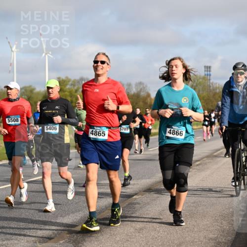 12.04.2026 - 45. Internationalen Wilhelmsburger Insellauf Dr. Thomas Lammeyer http://msf.ph/oto/9434322 12.04.2026 09:20:52 Laufen 2283, 5508, 5789, 5406, 4865, 4866 meine-sportfotos.de