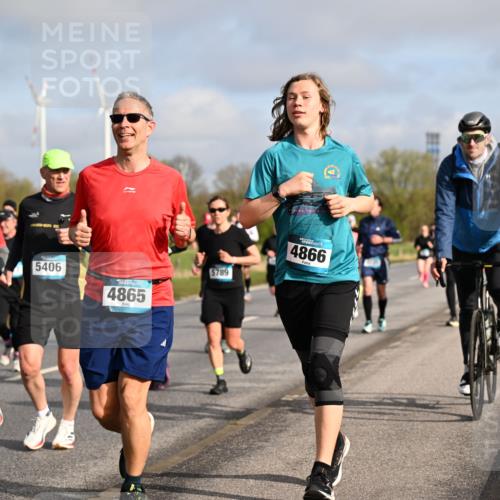 12.04.2026 - 45. Internationalen Wilhelmsburger Insellauf Dr. Thomas Lammeyer http://msf.ph/oto/9434326 12.04.2026 09:20:52 Laufen 5508, 5406, 4865, 5789, 4866 meine-sportfotos.de