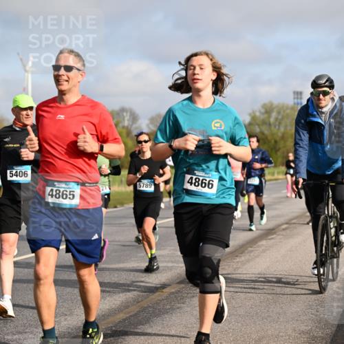 12.04.2026 - 45. Internationalen Wilhelmsburger Insellauf Dr. Thomas Lammeyer http://msf.ph/oto/9434327 12.04.2026 09:20:52 Laufen 5508, 5406, 4865, 127, 5789, 4866 meine-sportfotos.de