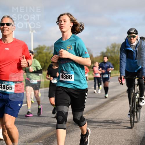 12.04.2026 - 45. Internationalen Wilhelmsburger Insellauf Dr. Thomas Lammeyer http://msf.ph/oto/9434329 12.04.2026 09:20:53 Laufen 8, 2871, 787, 4865, 3721, 4866 meine-sportfotos.de