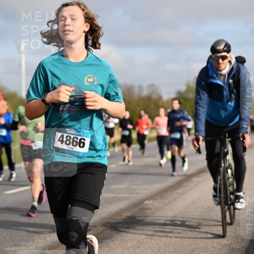 12.04.2026 - 45. Internationalen Wilhelmsburger Insellauf Dr. Thomas Lammeyer http://msf.ph/oto/9434332 12.04.2026 09:20:53 Laufen 65, 2021, 707, 45, 4866 meine-sportfotos.de