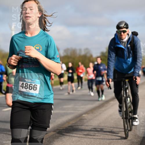 12.04.2026 - 45. Internationalen Wilhelmsburger Insellauf Dr. Thomas Lammeyer http://msf.ph/oto/9434333 12.04.2026 09:20:53 Laufen 707, 4866 meine-sportfotos.de