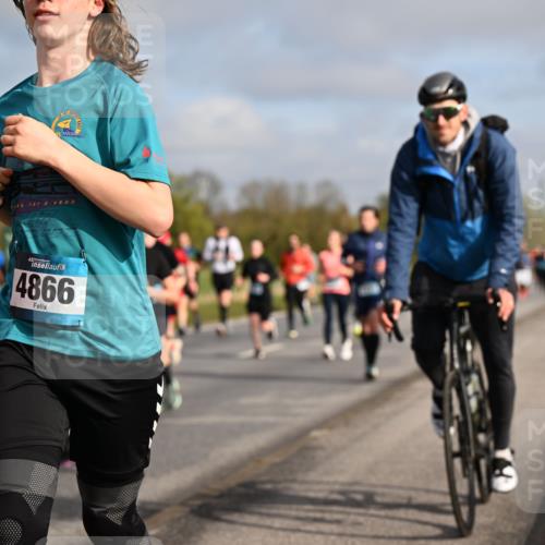 12.04.2026 - 45. Internationalen Wilhelmsburger Insellauf Dr. Thomas Lammeyer http://msf.ph/oto/9434334 12.04.2026 09:20:53 Laufen 707, 45, 4866 meine-sportfotos.de