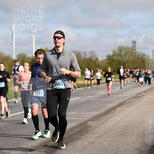 12.04.2026 - 45. Internationalen Wilhelmsburger Insellauf Dr. Thomas Lammeyer http://msf.ph/oto/9434346 12.04.2026 09:20:57 Laufen 3049, 2655, 2231, 3565 meine-sportfotos.de