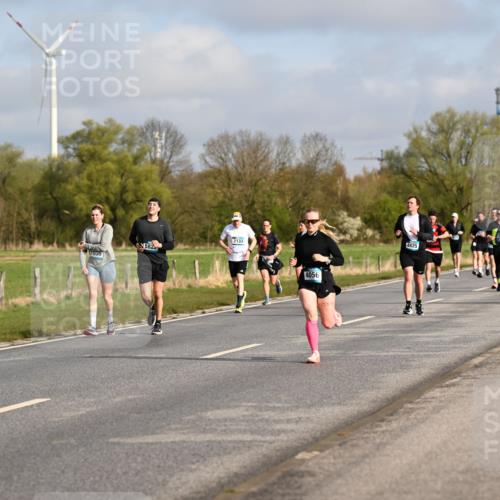 12.04.2026 - 45. Internationalen Wilhelmsburger Insellauf Dr. Thomas Lammeyer http://msf.ph/oto/9434351 12.04.2026 09:20:58 Laufen 4661, 582, 2133, 4056, 4825, 2677 meine-sportfotos.de