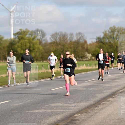 12.04.2026 - 45. Internationalen Wilhelmsburger Insellauf Dr. Thomas Lammeyer http://msf.ph/oto/9434354 12.04.2026 09:20:59 Laufen 5823, 2133, 4056, 4825 meine-sportfotos.de