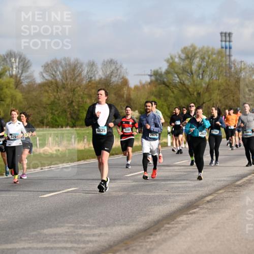 12.04.2026 - 45. Internationalen Wilhelmsburger Insellauf Dr. Thomas Lammeyer http://msf.ph/oto/9434372 12.04.2026 09:21:02 Laufen 2133, 140, 4825, 3500, 2198, 329, 2676, 2677, 5803 meine-sportfotos.de