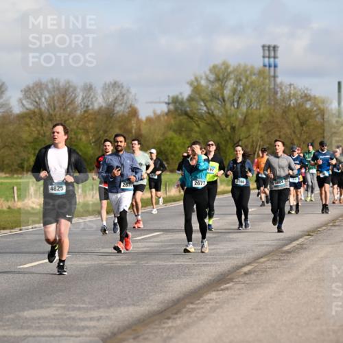 12.04.2026 - 45. Internationalen Wilhelmsburger Insellauf Dr. Thomas Lammeyer http://msf.ph/oto/9434379 12.04.2026 09:21:03 Laufen 40, 142, 2676, 2677, 4825, 197, 2198, 5803, 04 meine-sportfotos.de