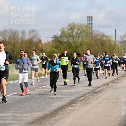 12.04.2026 - 45. Internationalen Wilhelmsburger Insellauf Dr. Thomas Lammeyer http://msf.ph/oto/9434383 12.04.2026 09:21:04 Laufen 4825, 2676, 2677, 2197, 2198, 5803 meine-sportfotos.de