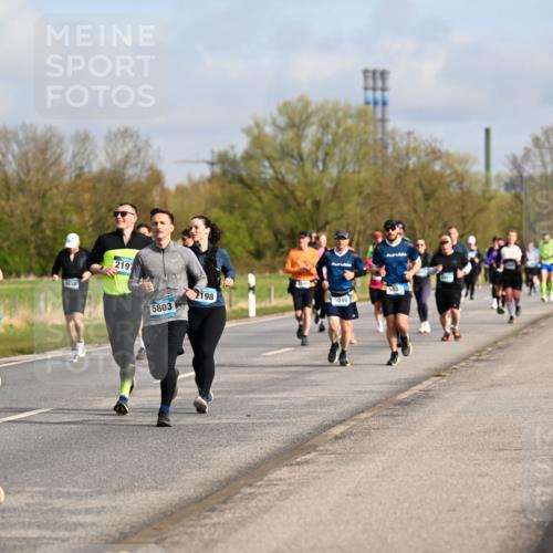 12.04.2026 - 45. Internationalen Wilhelmsburger Insellauf Dr. Thomas Lammeyer http://msf.ph/oto/9434401 12.04.2026 09:21:07 Laufen 500, 2677, 2197, 2198, 5037, 5803, 5046 meine-sportfotos.de