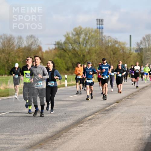 12.04.2026 - 45. Internationalen Wilhelmsburger Insellauf Dr. Thomas Lammeyer http://msf.ph/oto/9434402 12.04.2026 09:21:07 Laufen 267, 219, 5803, 2198, 5046, 503 meine-sportfotos.de