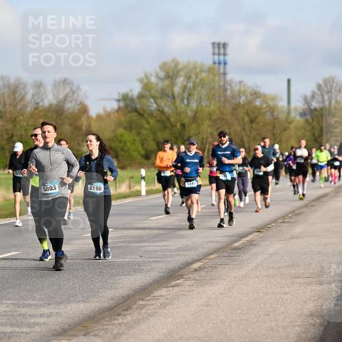 12.04.2026 - 45. Internationalen Wilhelmsburger Insellauf Dr. Thomas Lammeyer http://msf.ph/oto/9434405 12.04.2026 09:21:07 Laufen 5803, 2198, 5046 meine-sportfotos.de