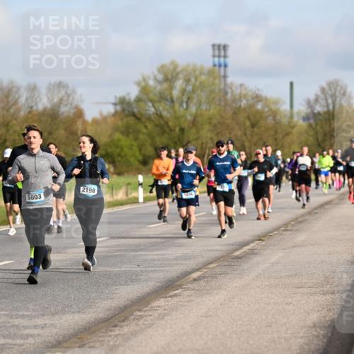 12.04.2026 - 45. Internationalen Wilhelmsburger Insellauf Dr. Thomas Lammeyer http://msf.ph/oto/9434406 12.04.2026 09:21:07 Laufen 2198, 5803, 5046, 5037 meine-sportfotos.de