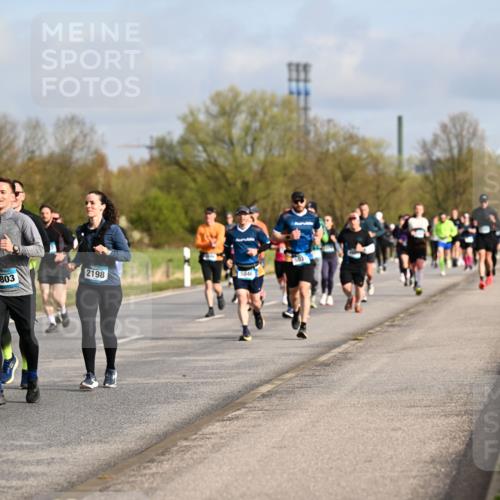 12.04.2026 - 45. Internationalen Wilhelmsburger Insellauf Dr. Thomas Lammeyer http://msf.ph/oto/9434408 12.04.2026 09:21:08 Laufen 5803, 2198, 5046 meine-sportfotos.de