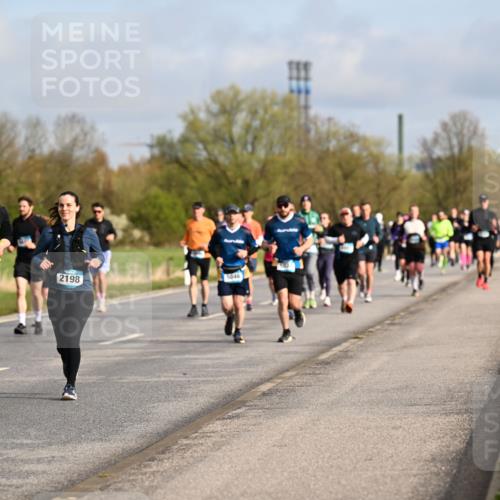 12.04.2026 - 45. Internationalen Wilhelmsburger Insellauf Dr. Thomas Lammeyer http://msf.ph/oto/9434409 12.04.2026 09:21:08 Laufen 5803, 2198, 5046 meine-sportfotos.de