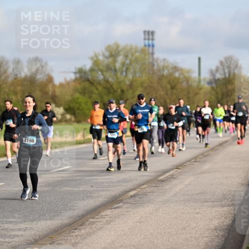 12.04.2026 - 45. Internationalen Wilhelmsburger Insellauf Dr. Thomas Lammeyer http://msf.ph/oto/9434410 12.04.2026 09:21:08 Laufen 5803, 97, 2198, 504 meine-sportfotos.de