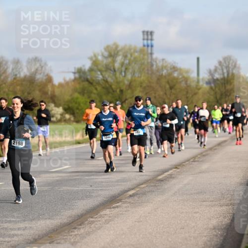 12.04.2026 - 45. Internationalen Wilhelmsburger Insellauf Dr. Thomas Lammeyer http://msf.ph/oto/9434412 12.04.2026 09:21:08 Laufen 5803, 2197, 5046, 2198, 5037 meine-sportfotos.de