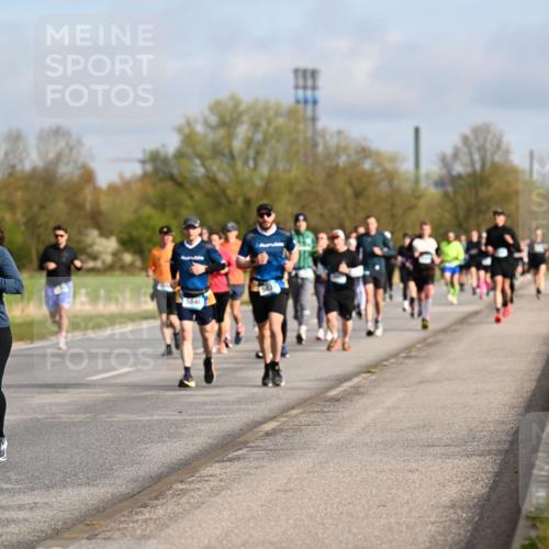 12.04.2026 - 45. Internationalen Wilhelmsburger Insellauf Dr. Thomas Lammeyer http://msf.ph/oto/9434414 12.04.2026 09:21:09 Laufen 197, 2198, 5046 meine-sportfotos.de
