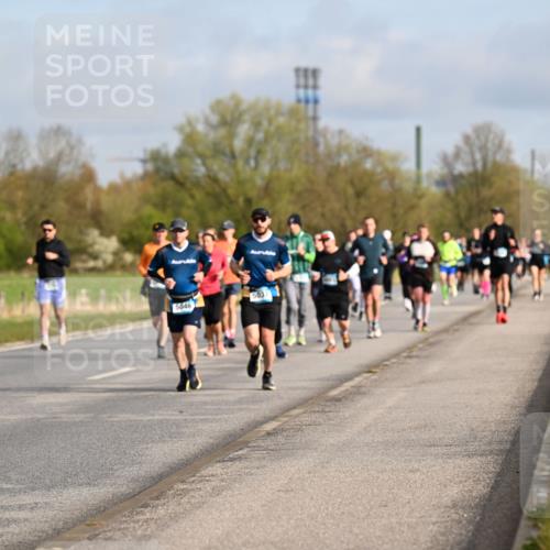 12.04.2026 - 45. Internationalen Wilhelmsburger Insellauf Dr. Thomas Lammeyer http://msf.ph/oto/9434416 12.04.2026 09:21:09 Laufen 2198, 5046, 5037 meine-sportfotos.de