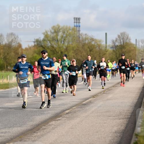12.04.2026 - 45. Internationalen Wilhelmsburger Insellauf Dr. Thomas Lammeyer http://msf.ph/oto/9434425 12.04.2026 09:21:11 Laufen 8237, 5046, 5037, 4991 meine-sportfotos.de