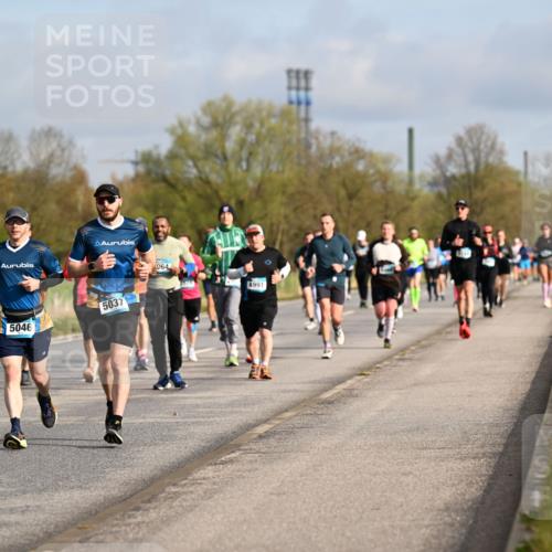 12.04.2026 - 45. Internationalen Wilhelmsburger Insellauf Dr. Thomas Lammeyer http://msf.ph/oto/9434432 12.04.2026 09:21:12 Laufen 064, 5046, 5037, 4991 meine-sportfotos.de
