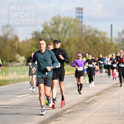 12.04.2026 - 45. Internationalen Wilhelmsburger Insellauf Dr. Thomas Lammeyer http://msf.ph/oto/9434460 12.04.2026 09:21:18 Laufen 91, 04, 84 meine-sportfotos.de