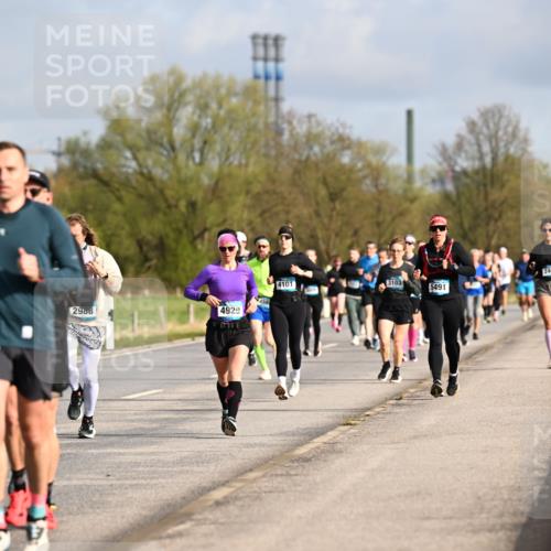 12.04.2026 - 45. Internationalen Wilhelmsburger Insellauf Dr. Thomas Lammeyer http://msf.ph/oto/9434465 12.04.2026 09:21:19 Laufen 2988, 4929, 458, 4101, 2449, 3103, 5491, 16 meine-sportfotos.de