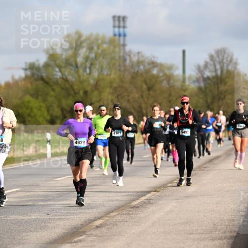 12.04.2026 - 45. Internationalen Wilhelmsburger Insellauf Dr. Thomas Lammeyer http://msf.ph/oto/9434473 12.04.2026 09:21:20 Laufen 244, 4101, 5491, 2988, 2454, 4929 meine-sportfotos.de