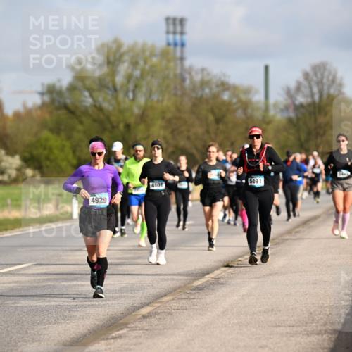 12.04.2026 - 45. Internationalen Wilhelmsburger Insellauf Dr. Thomas Lammeyer http://msf.ph/oto/9434476 12.04.2026 09:21:21 Laufen 2988, 4929, 4101, 5491 meine-sportfotos.de